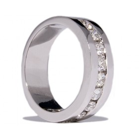 White gold wedding ring with 10 diamonds