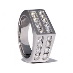 White gold wedding ring with 16 diamonds