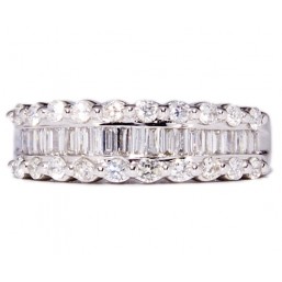 White gold ring with 42 diamonds